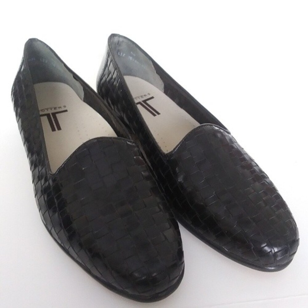 Trotters Liz Basketweave Loafers Size 6 Black Leather Uppers